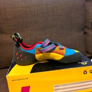 Men's climbing shoes NWT